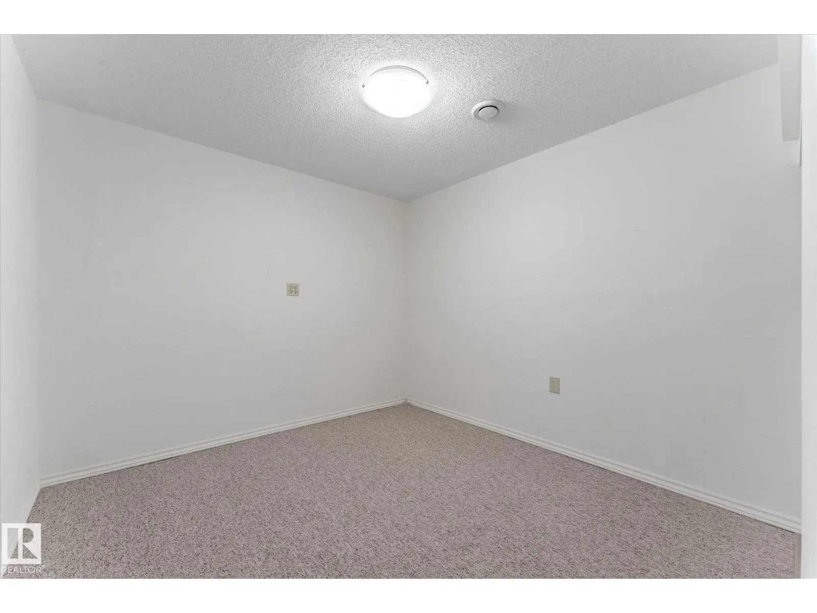 109 ROYAL TC NW