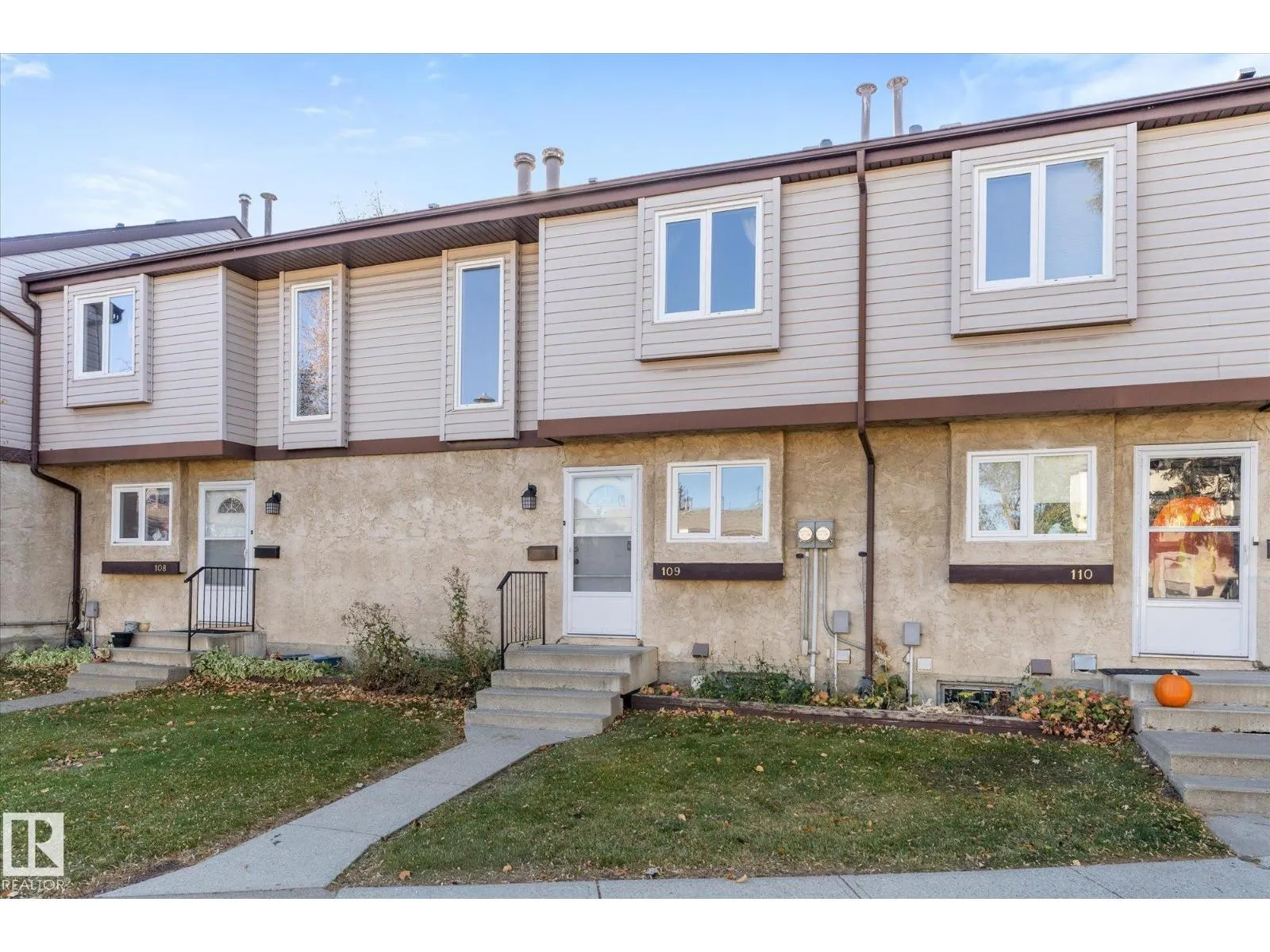 109 ROYAL TC NW