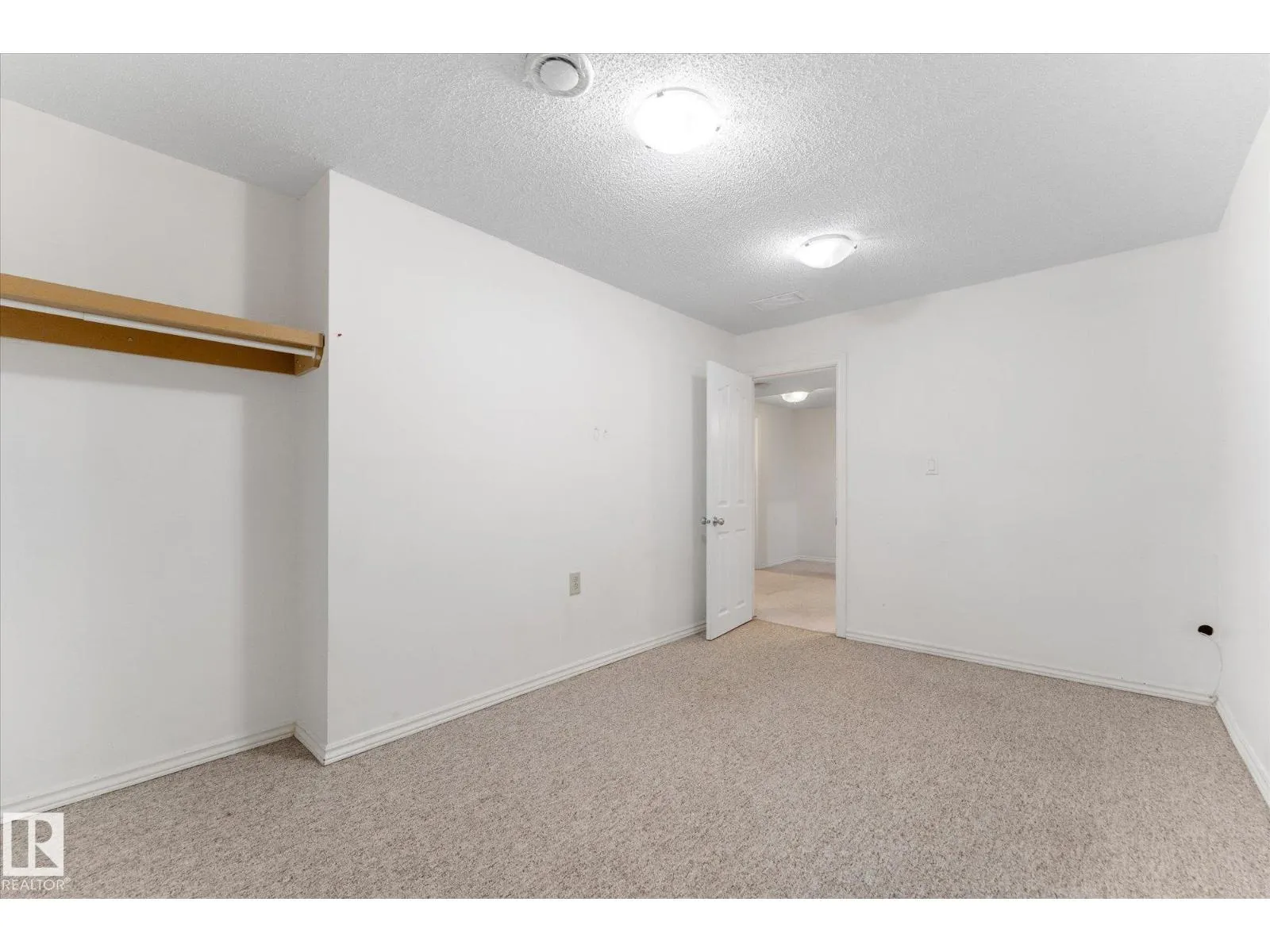 109 ROYAL TC NW