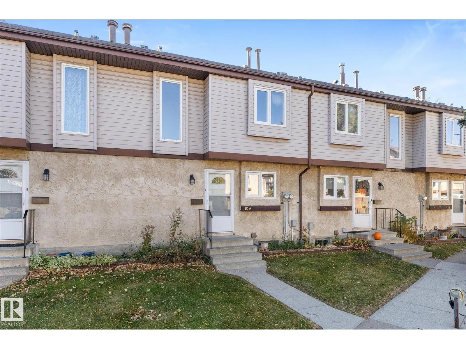 109 ROYAL TC NW
