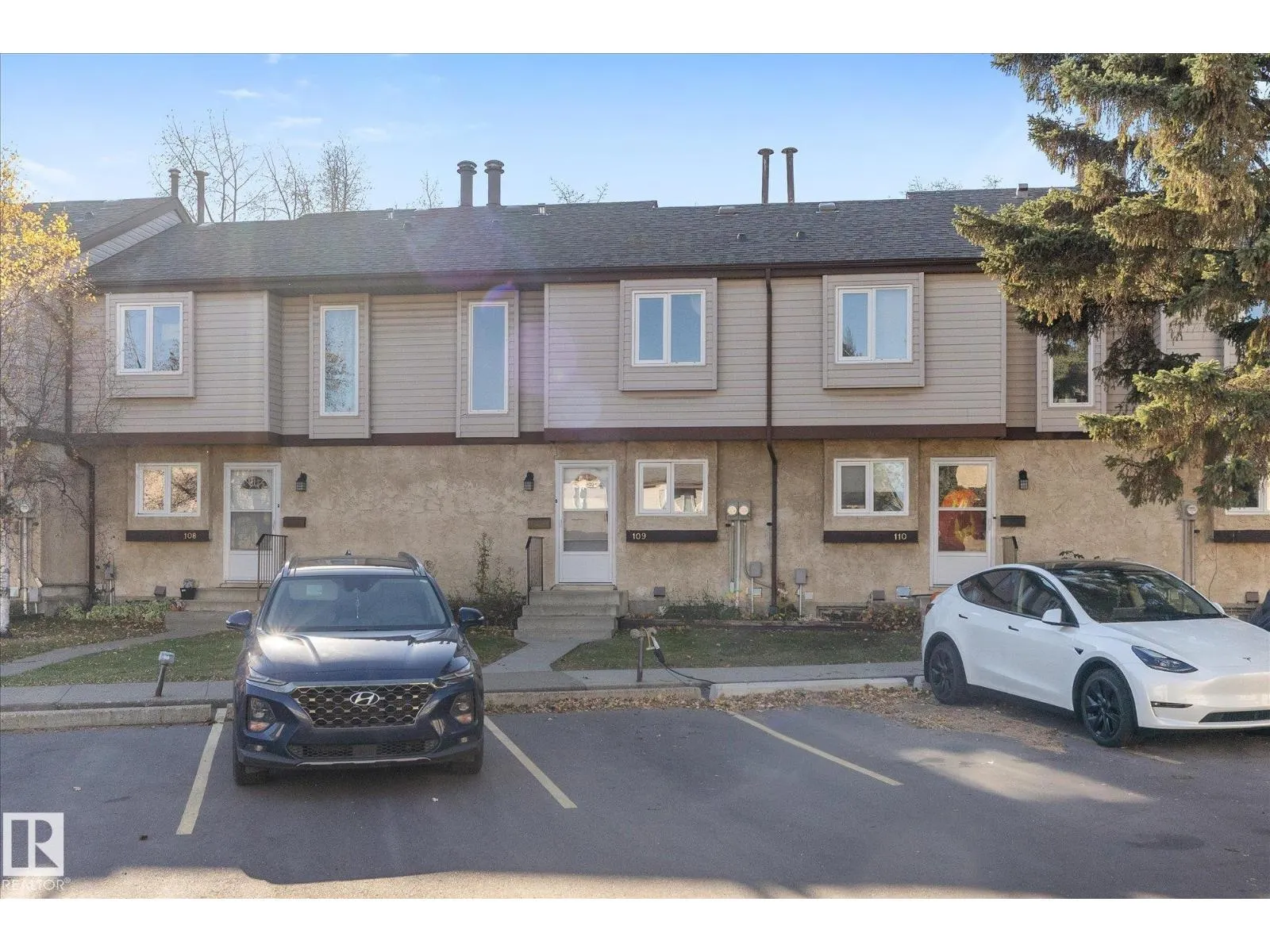 109 ROYAL TC NW