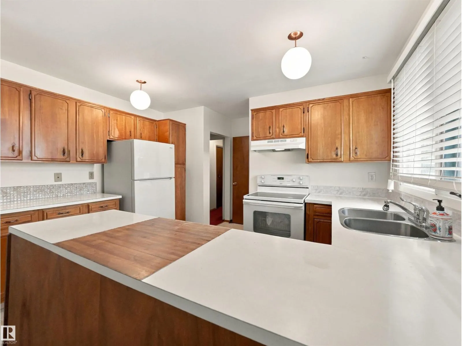 11519 38 AV NW NW