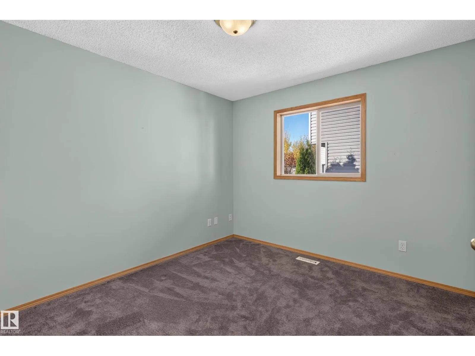 4615 151 AV NW