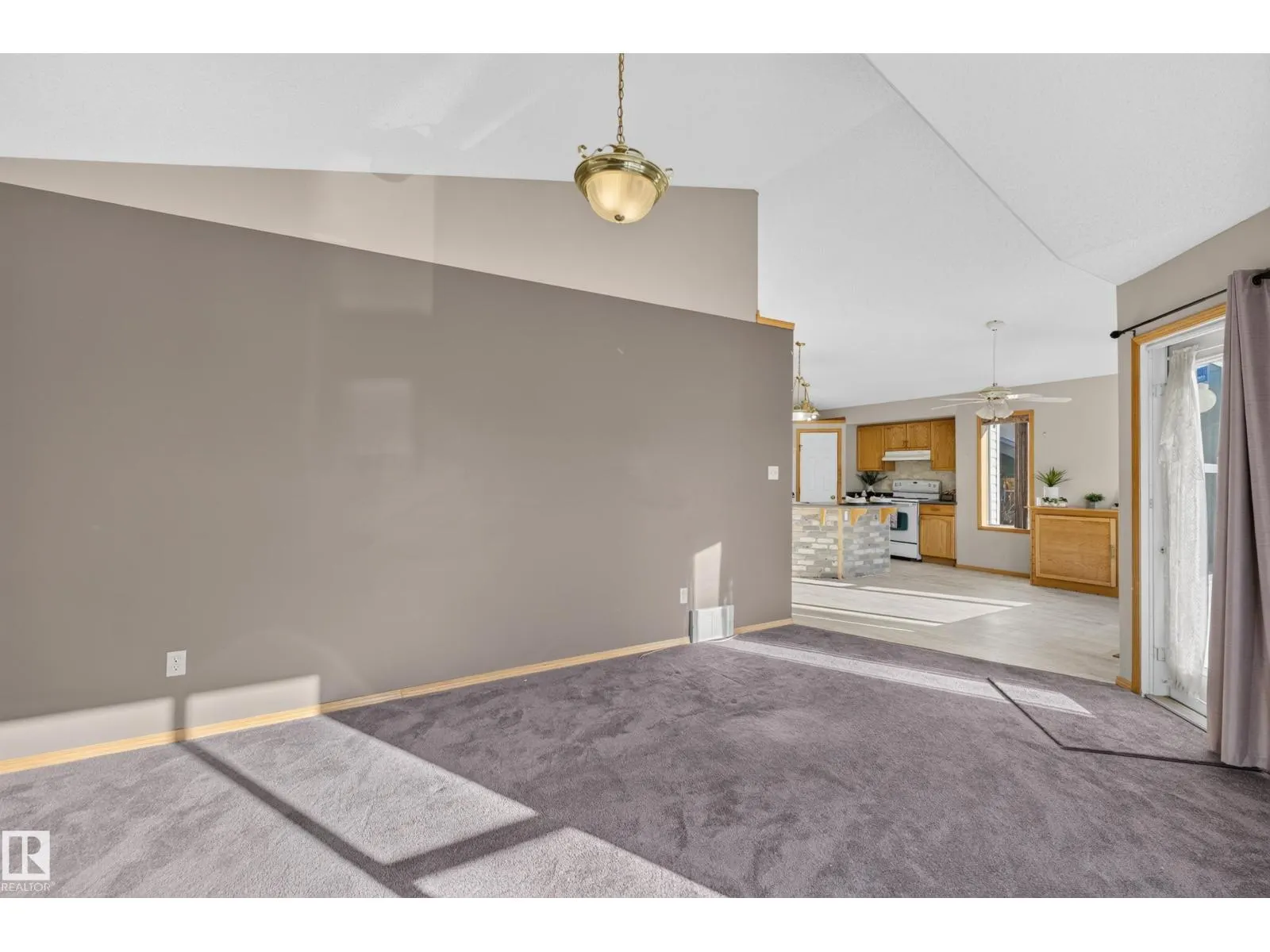 4615 151 AV NW