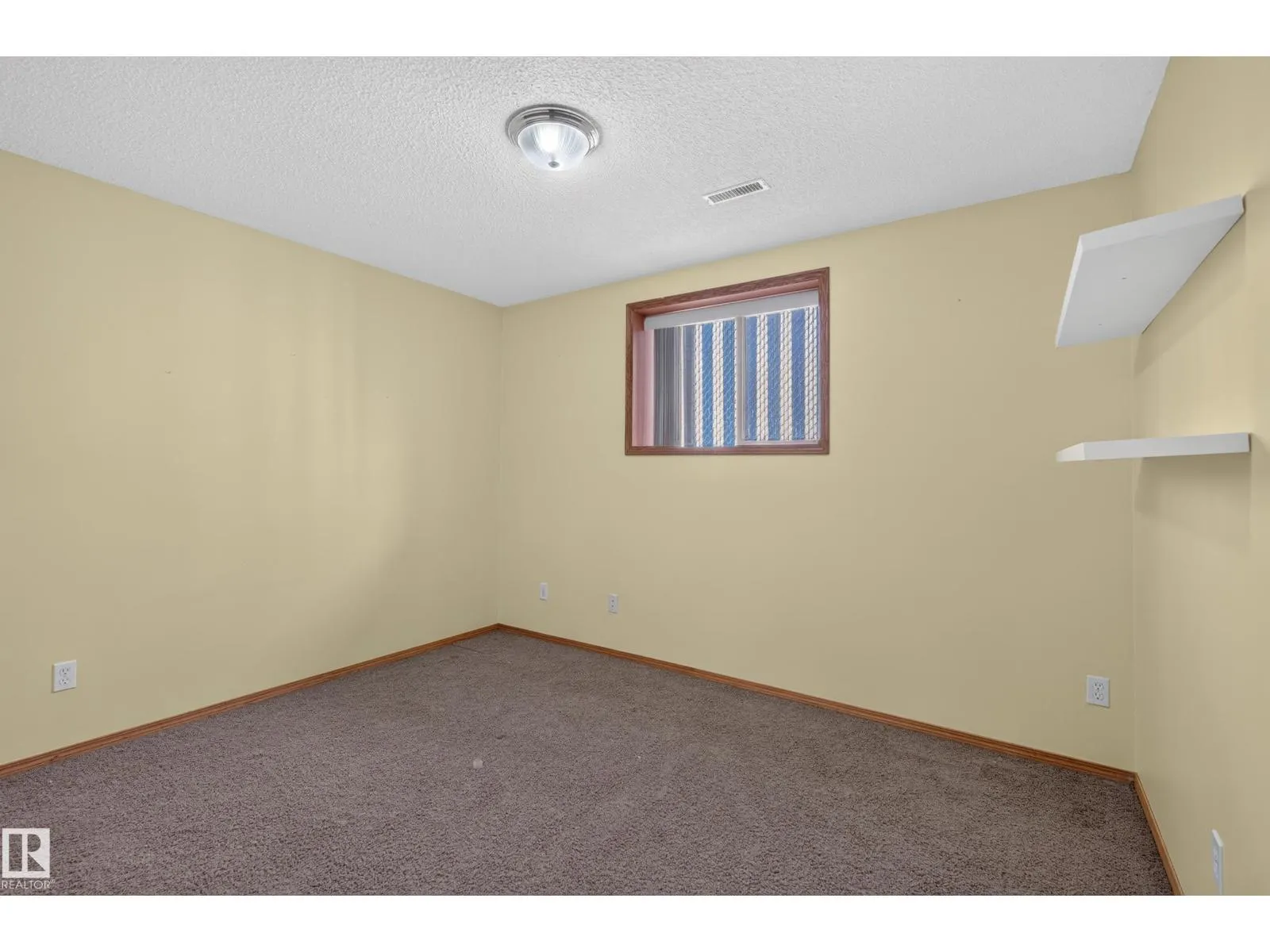 4615 151 AV NW