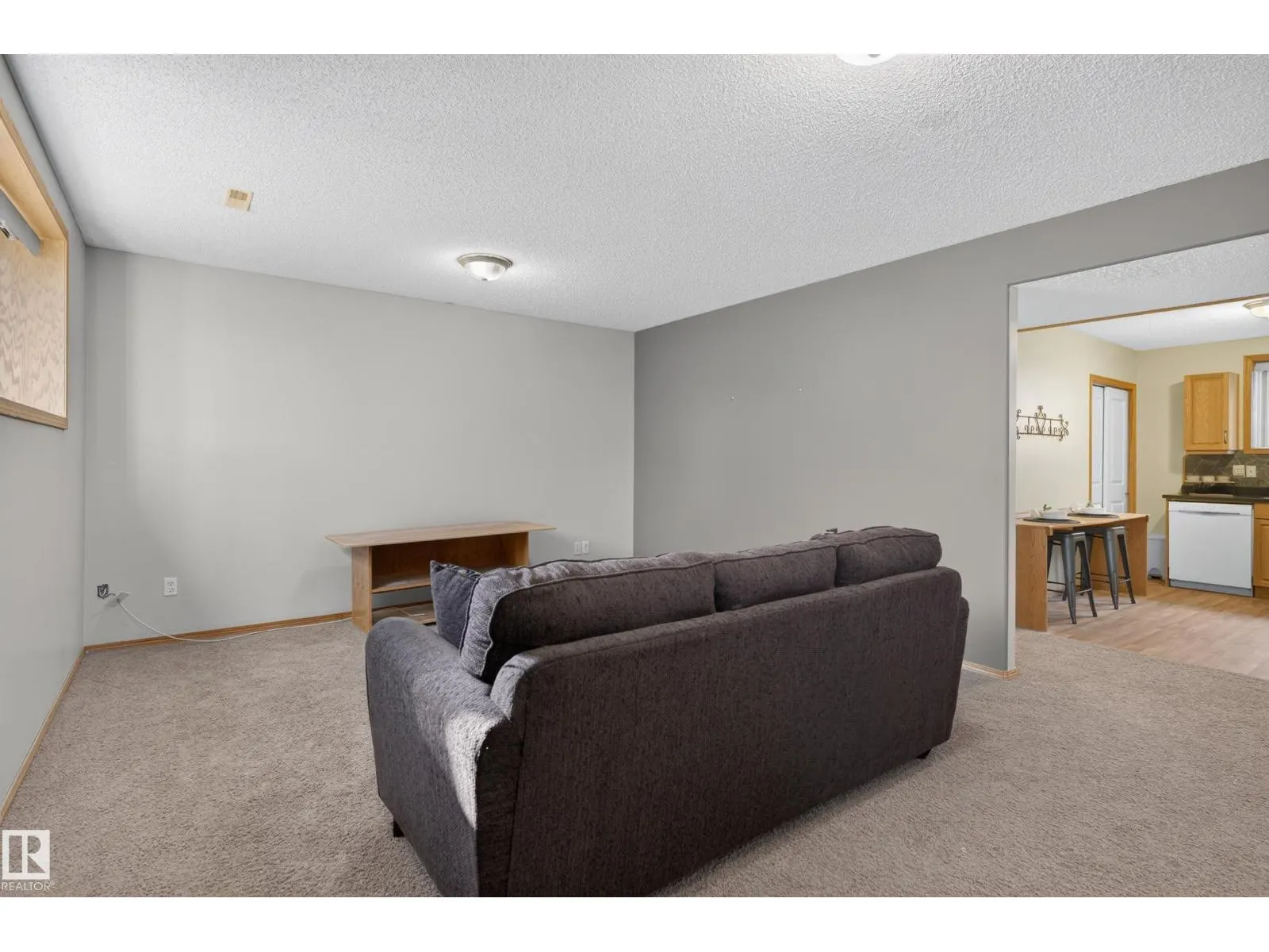 4615 151 AV NW