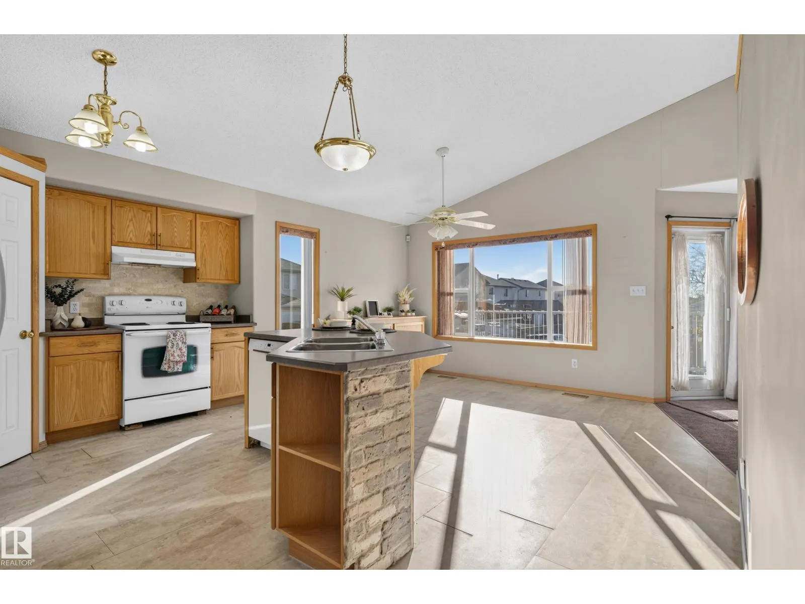 4615 151 AV NW