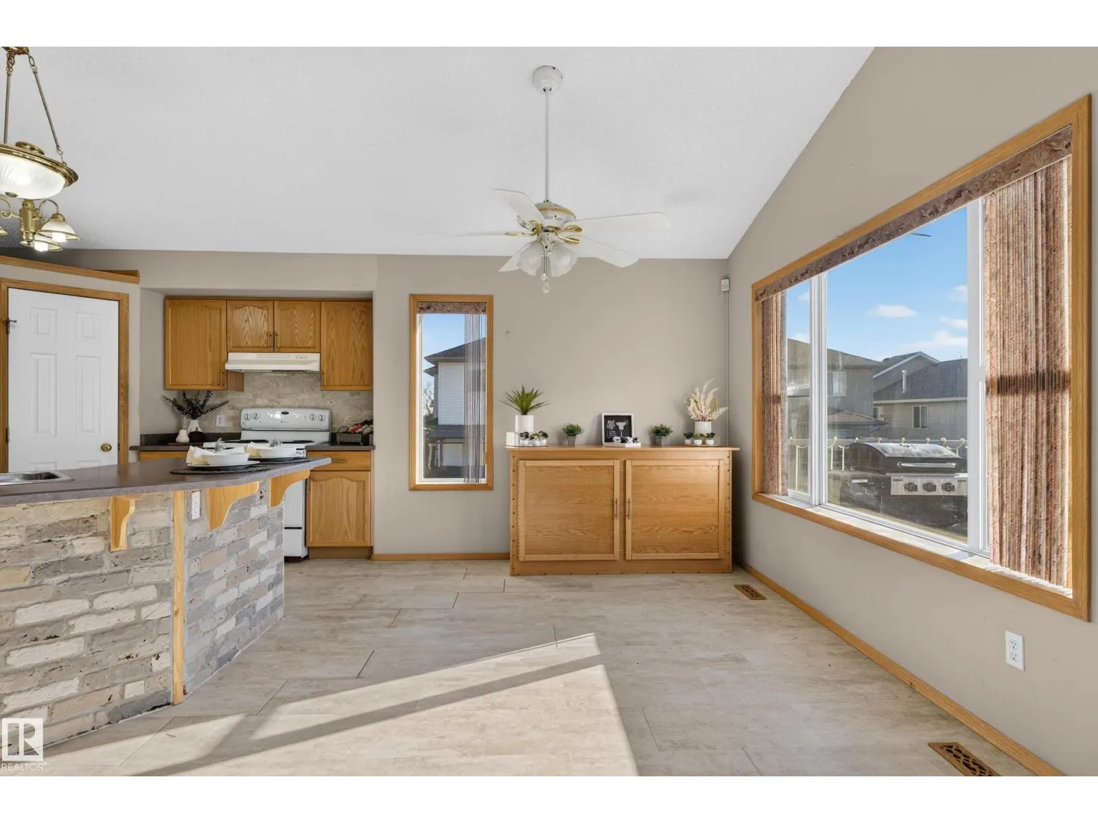 4615 151 AV NW