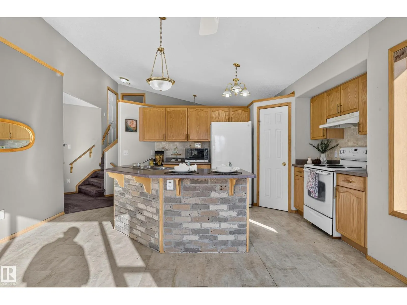 4615 151 AV NW