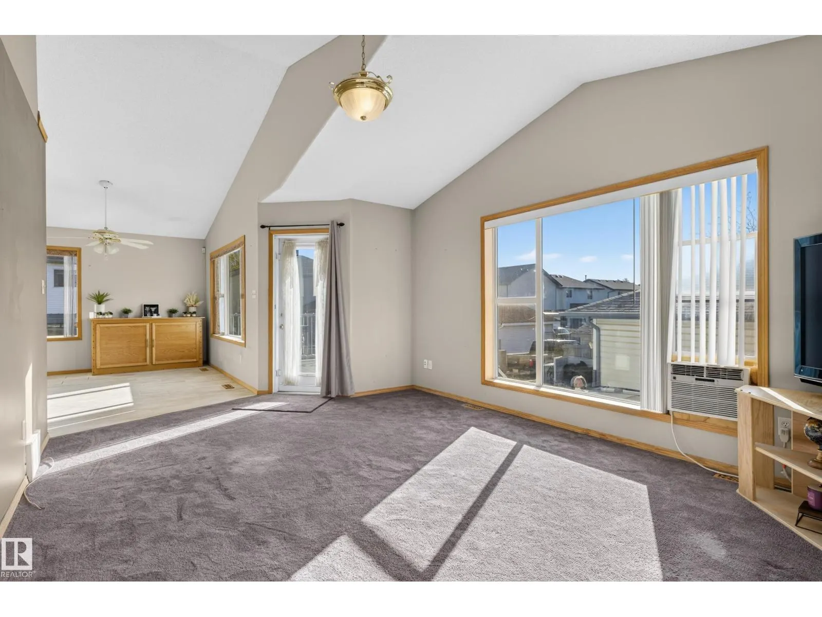 4615 151 AV NW