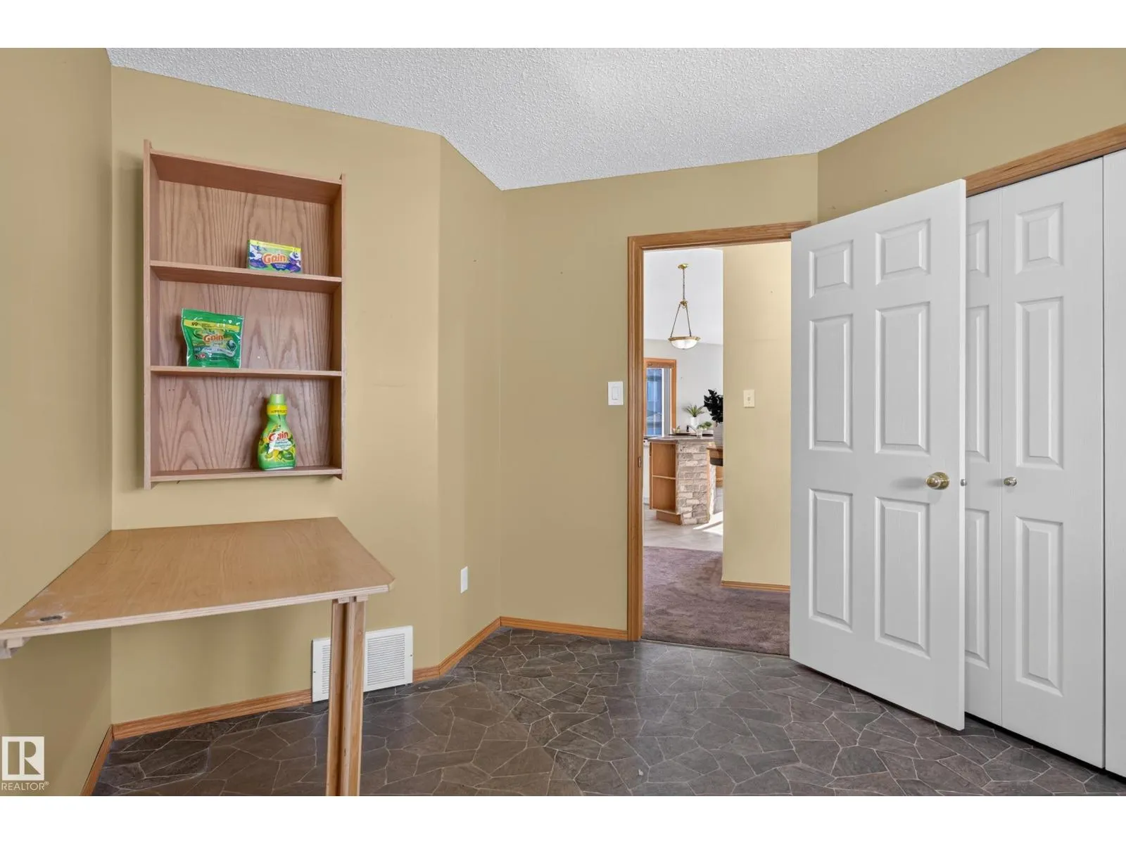 4615 151 AV NW