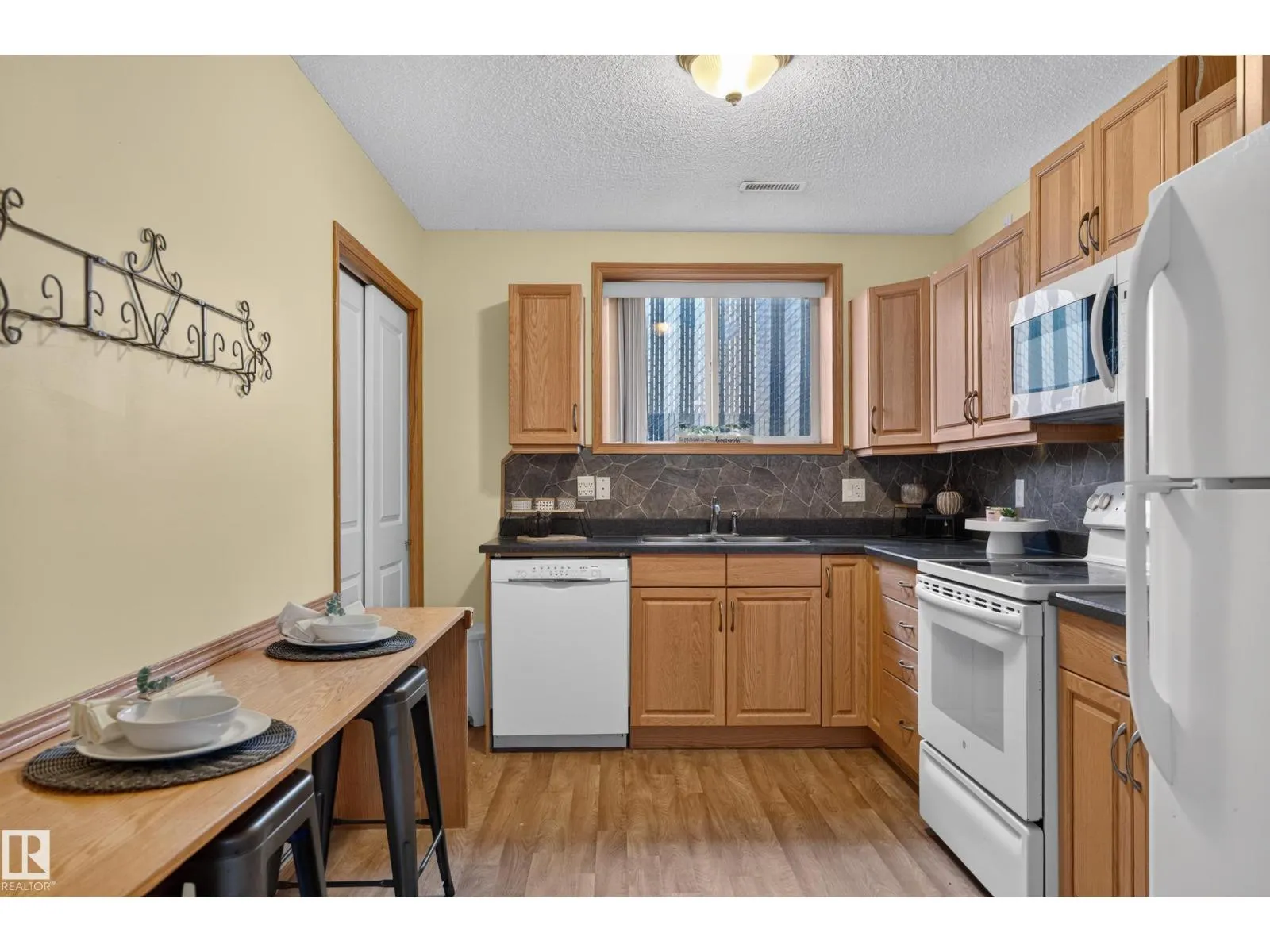 4615 151 AV NW