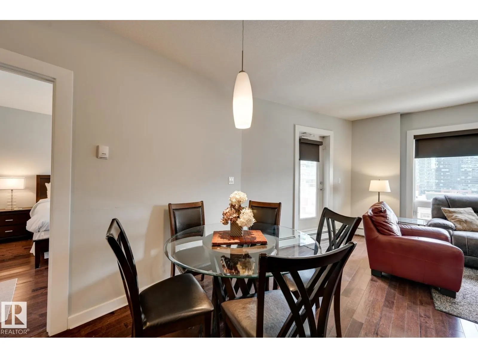 #802 10152 104 ST NW