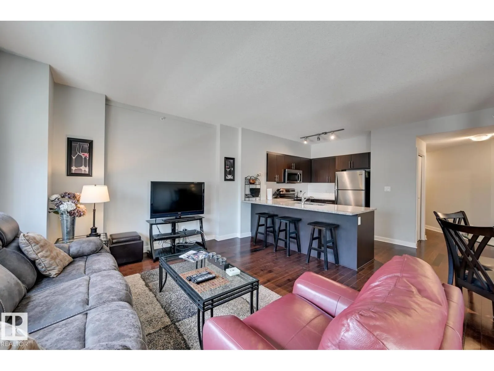 #802 10152 104 ST NW