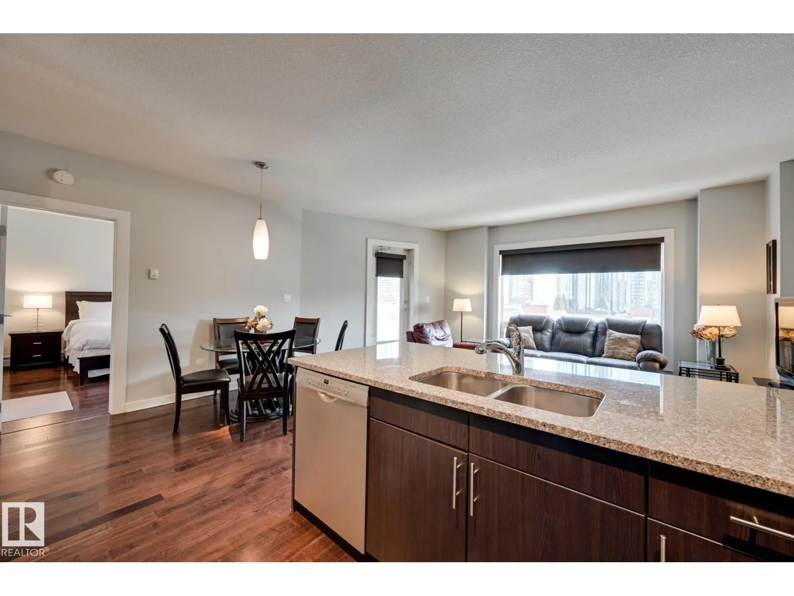 #802 10152 104 ST NW