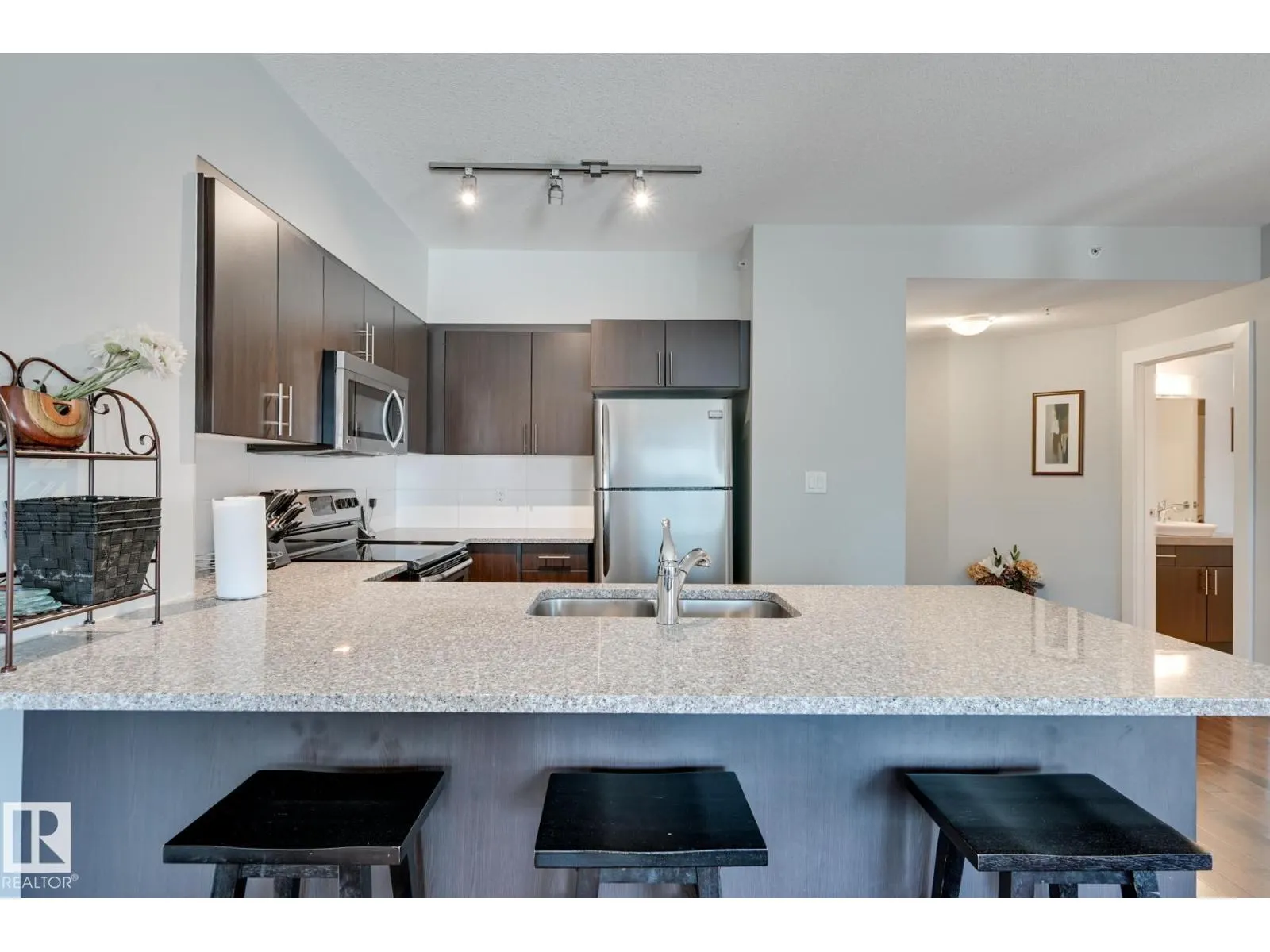 #802 10152 104 ST NW