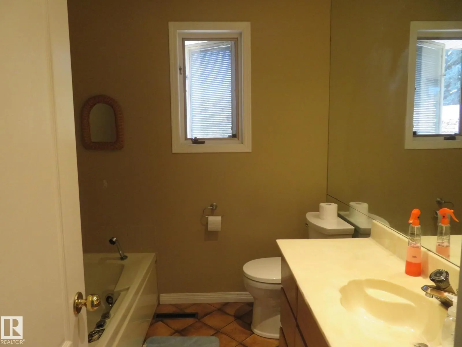 10720 57 AV NW