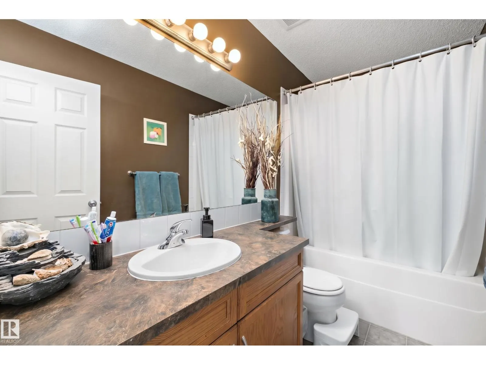 4605 163A AV NW