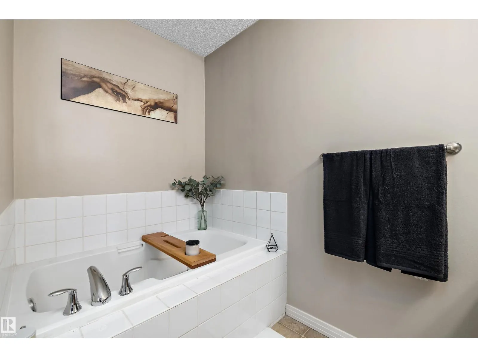 4605 163A AV NW