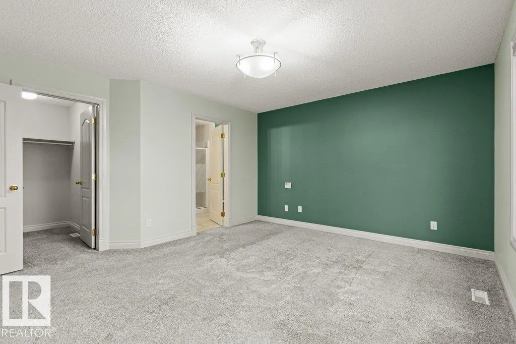 11686 15 AV NW