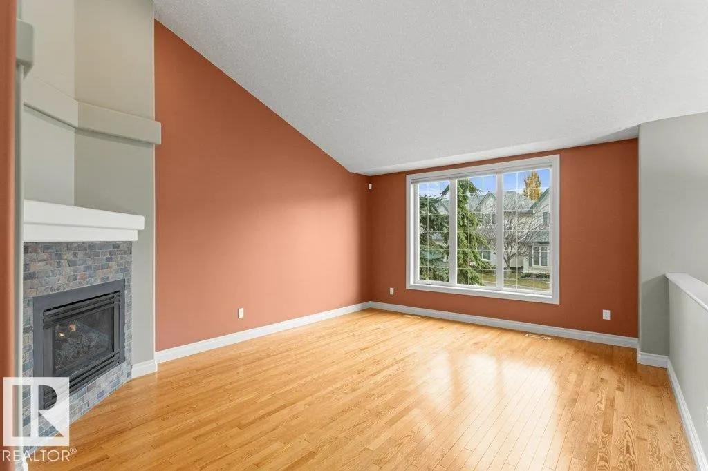 11686 15 AV NW