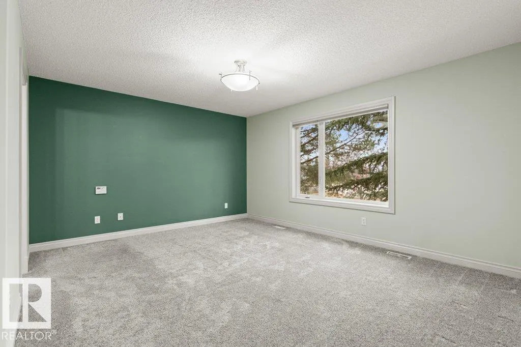 11686 15 AV NW
