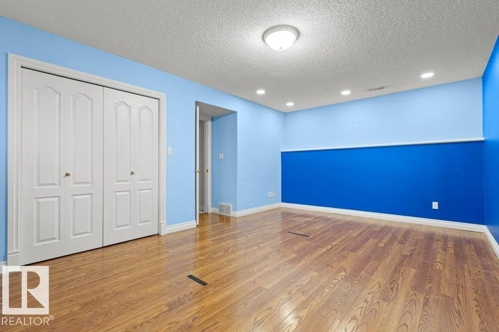 11686 15 AV NW