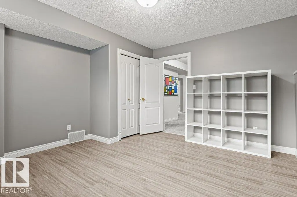 11686 15 AV NW