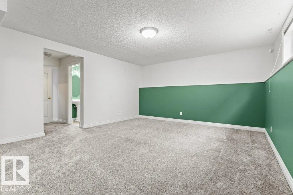 11686 15 AV NW