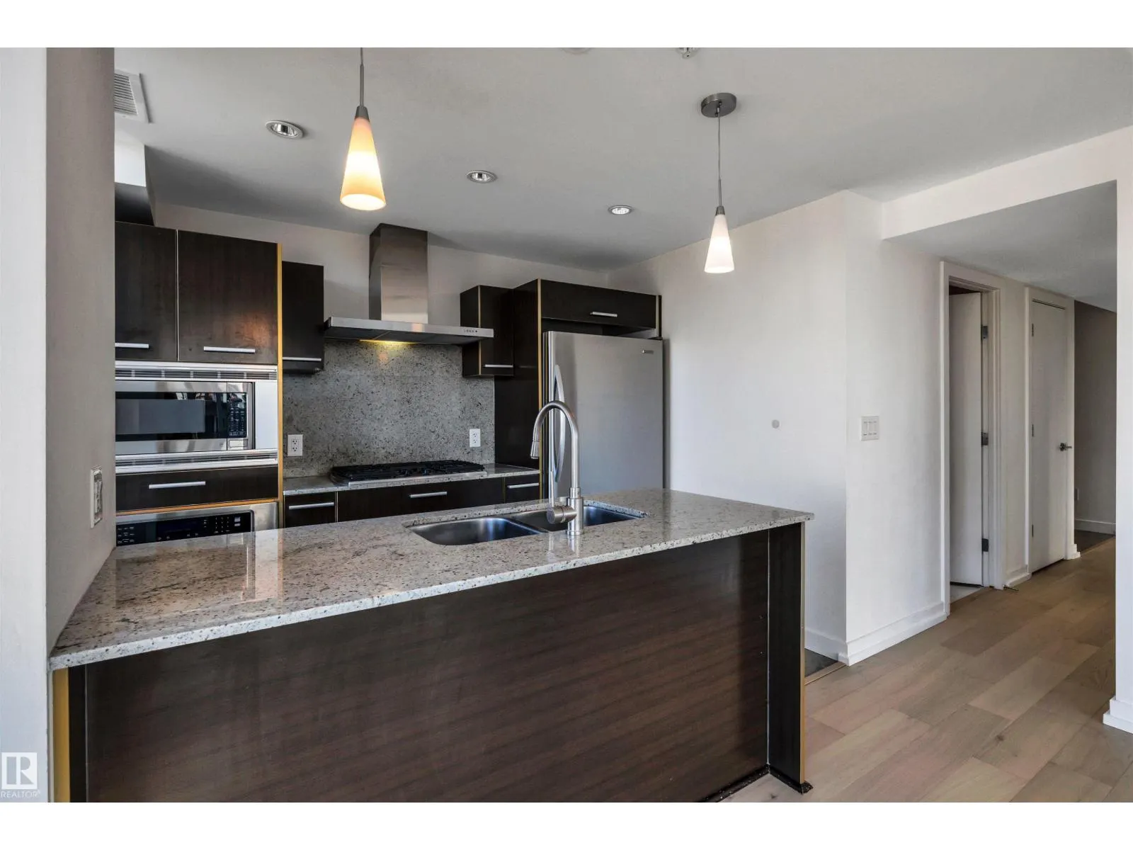 #206 2612 109 ST NW