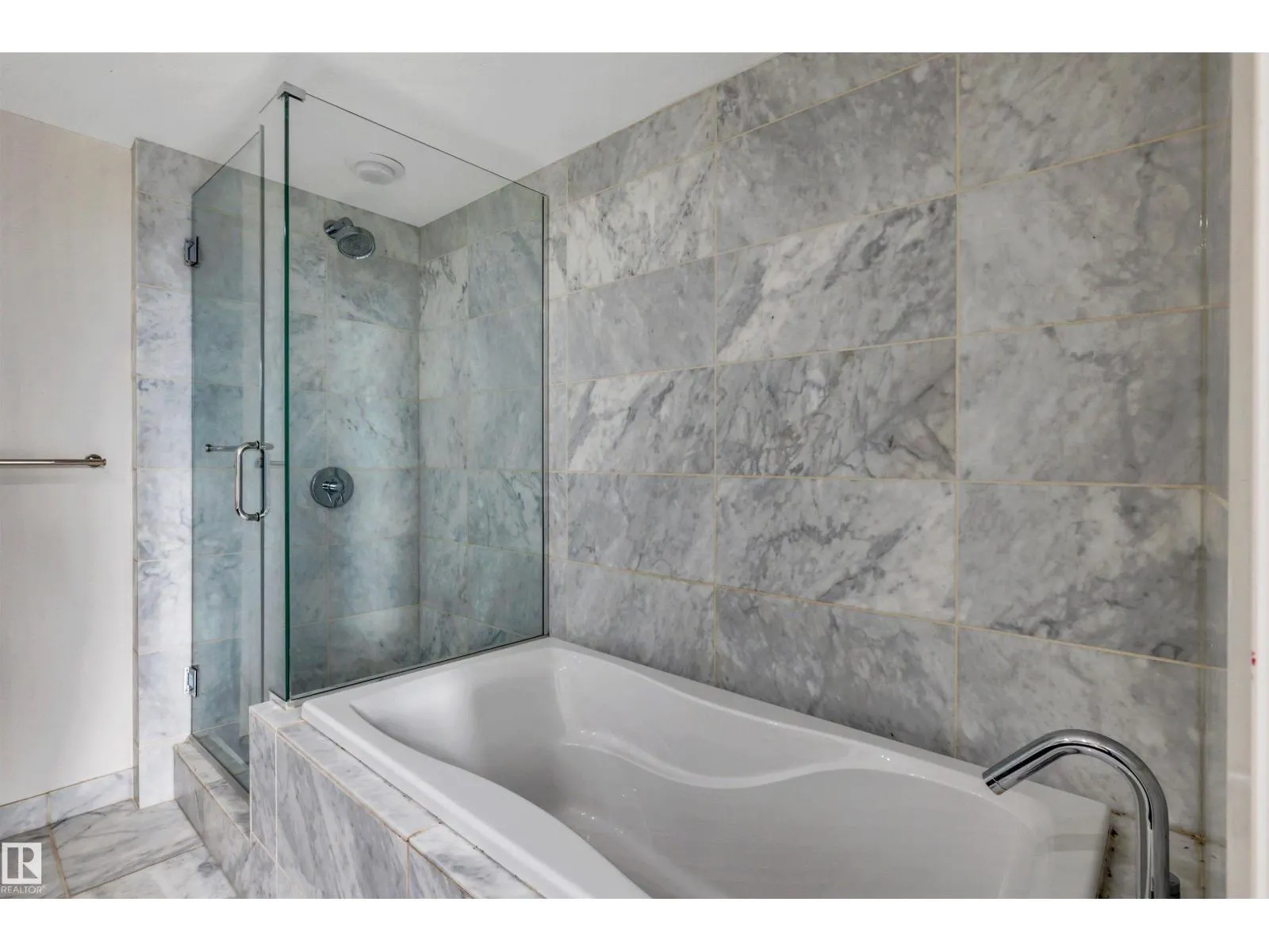 #206 2612 109 ST NW
