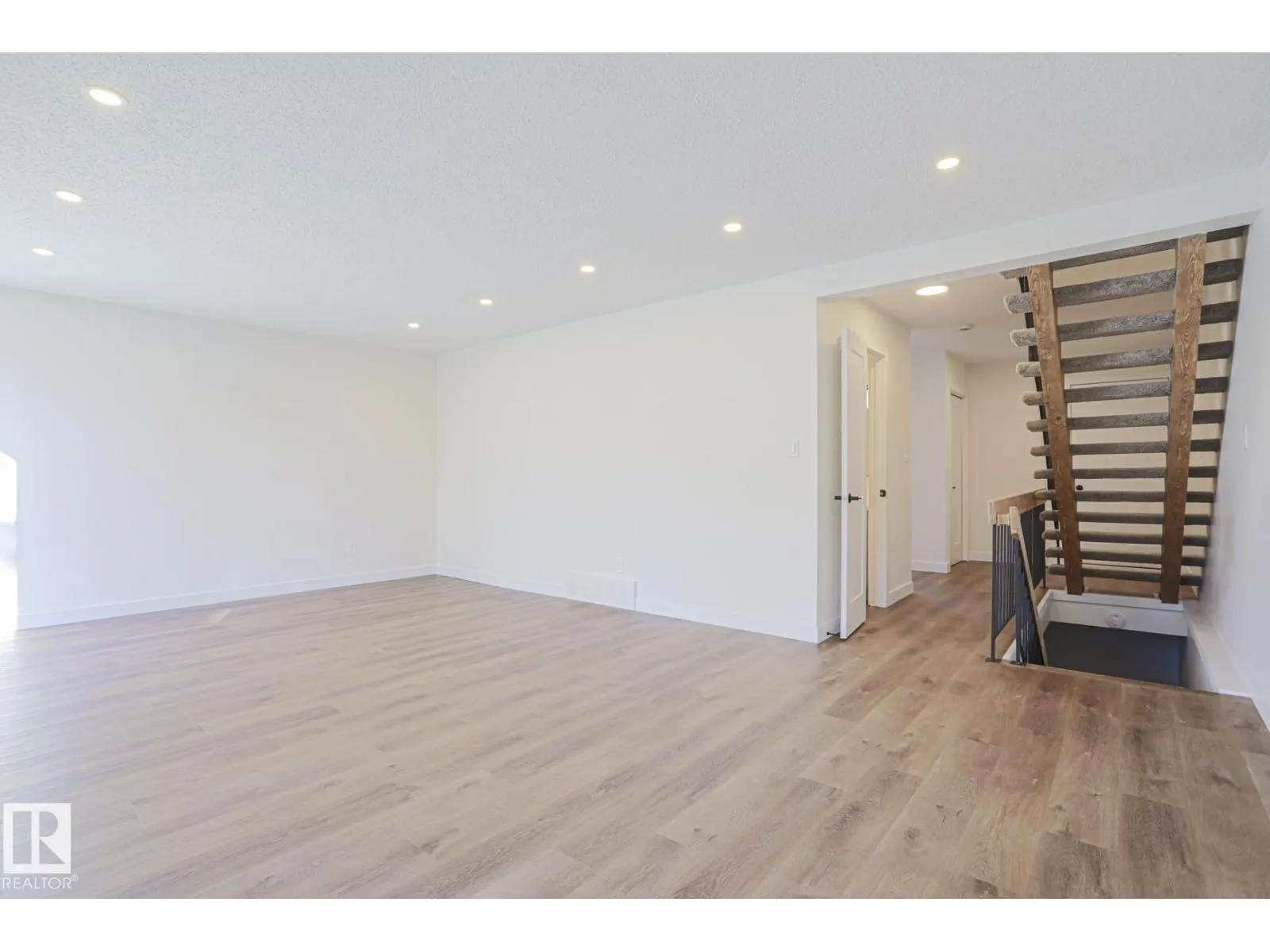 3237 132A AV NW