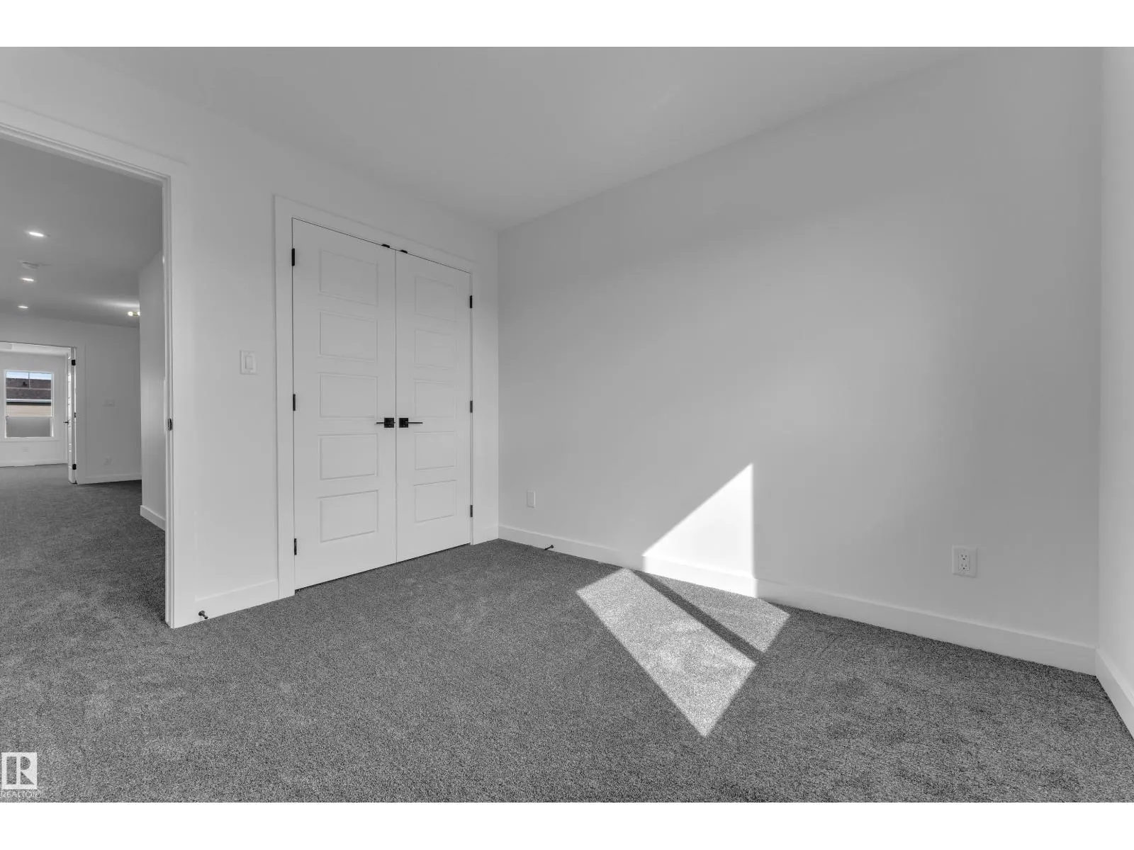 10711 98 ST