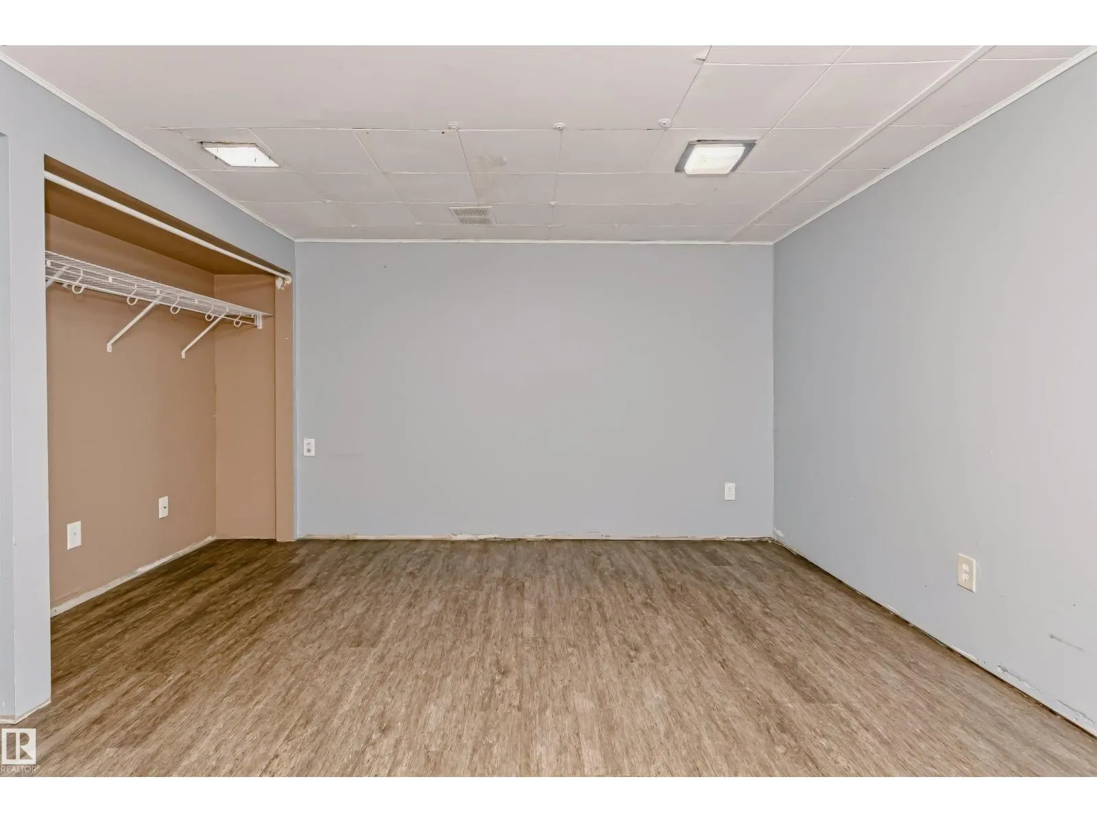 10922 84 AV NW