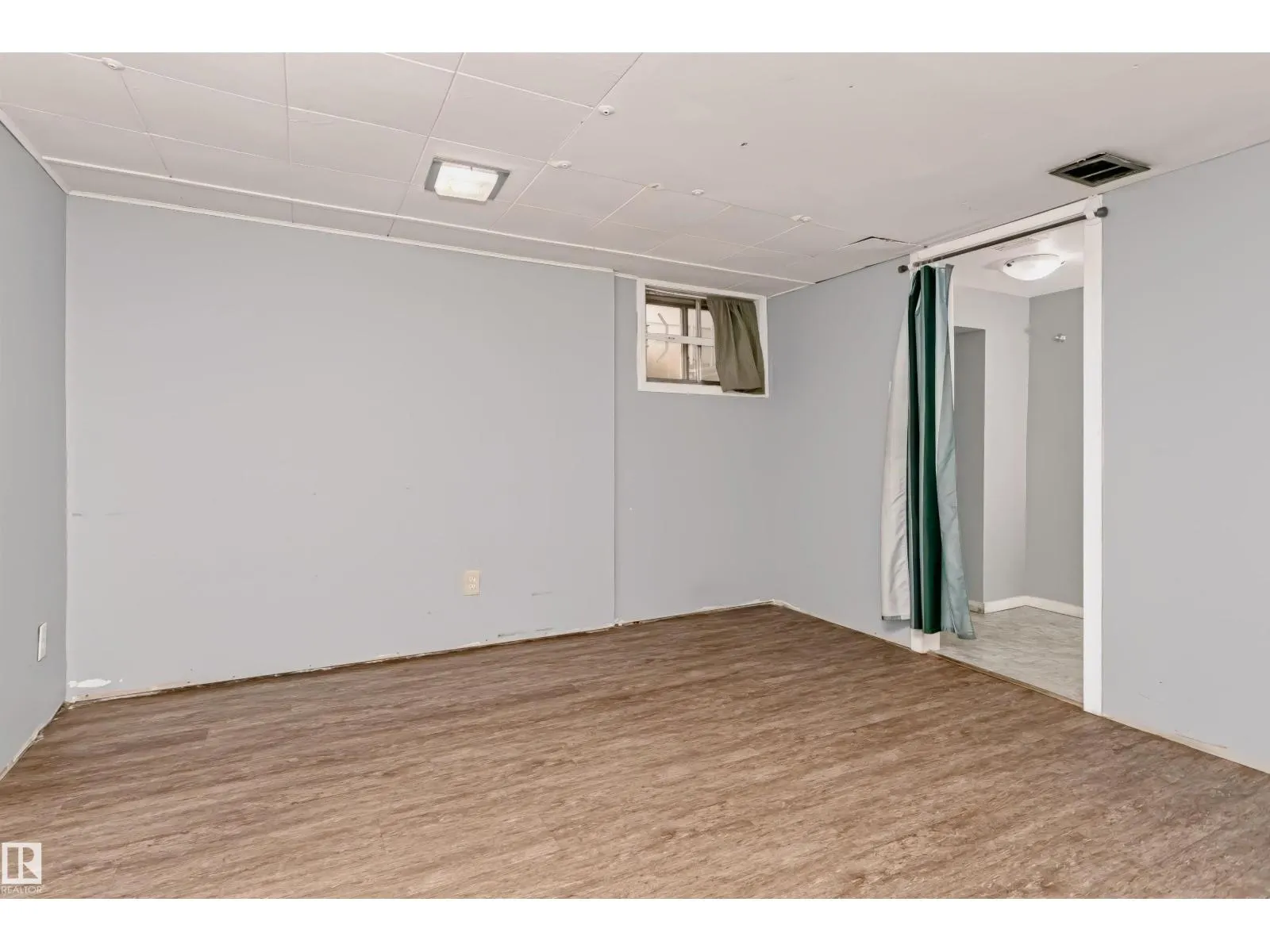 10922 84 AV NW