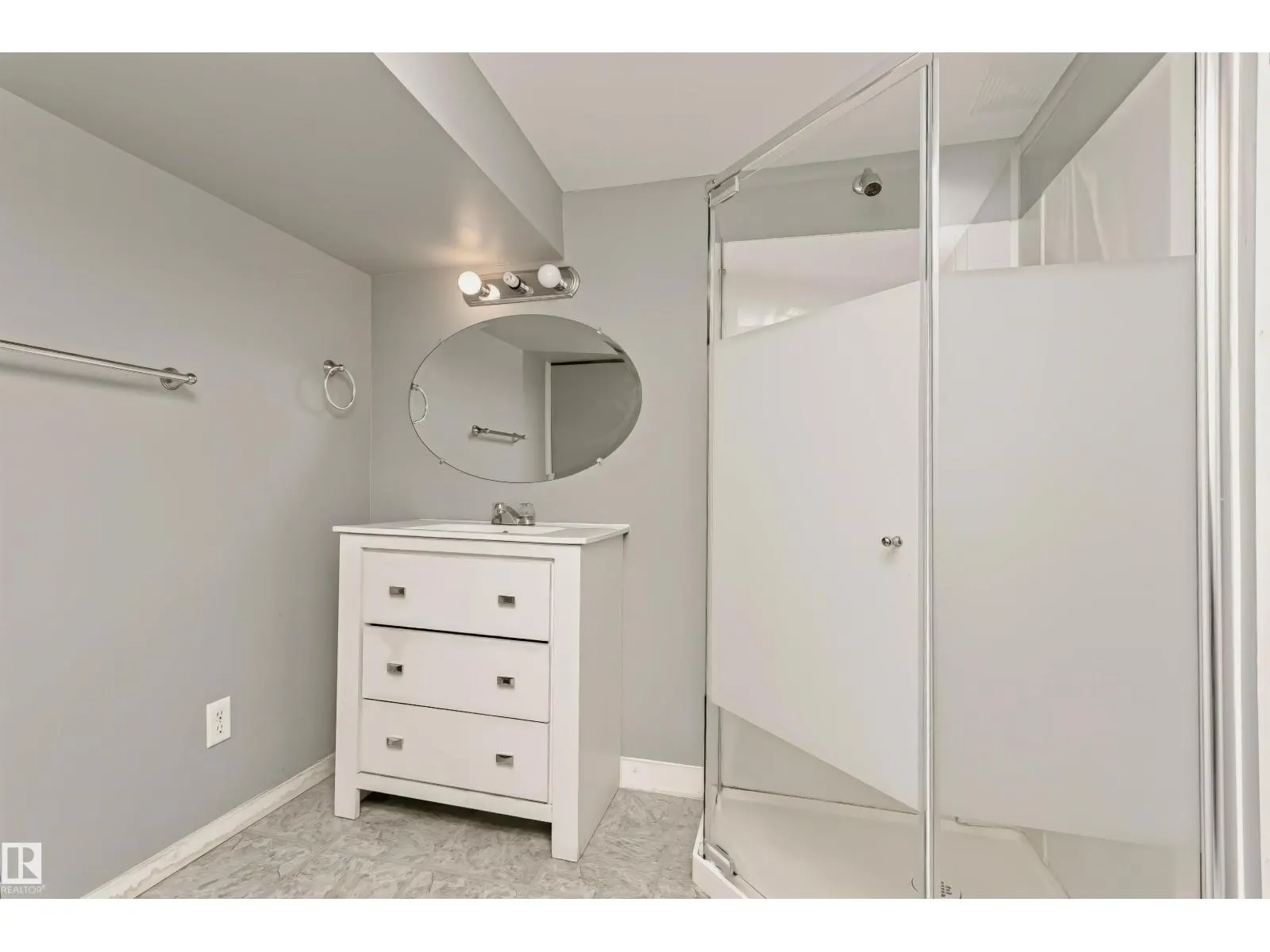 10922 84 AV NW