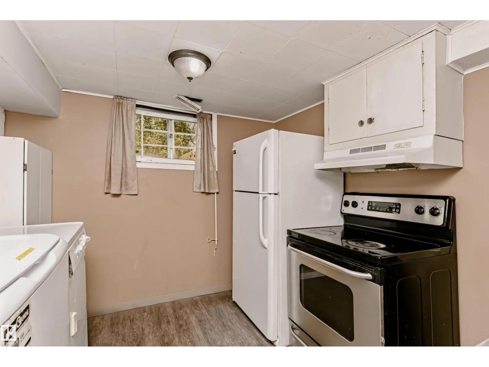 10922 84 AV NW