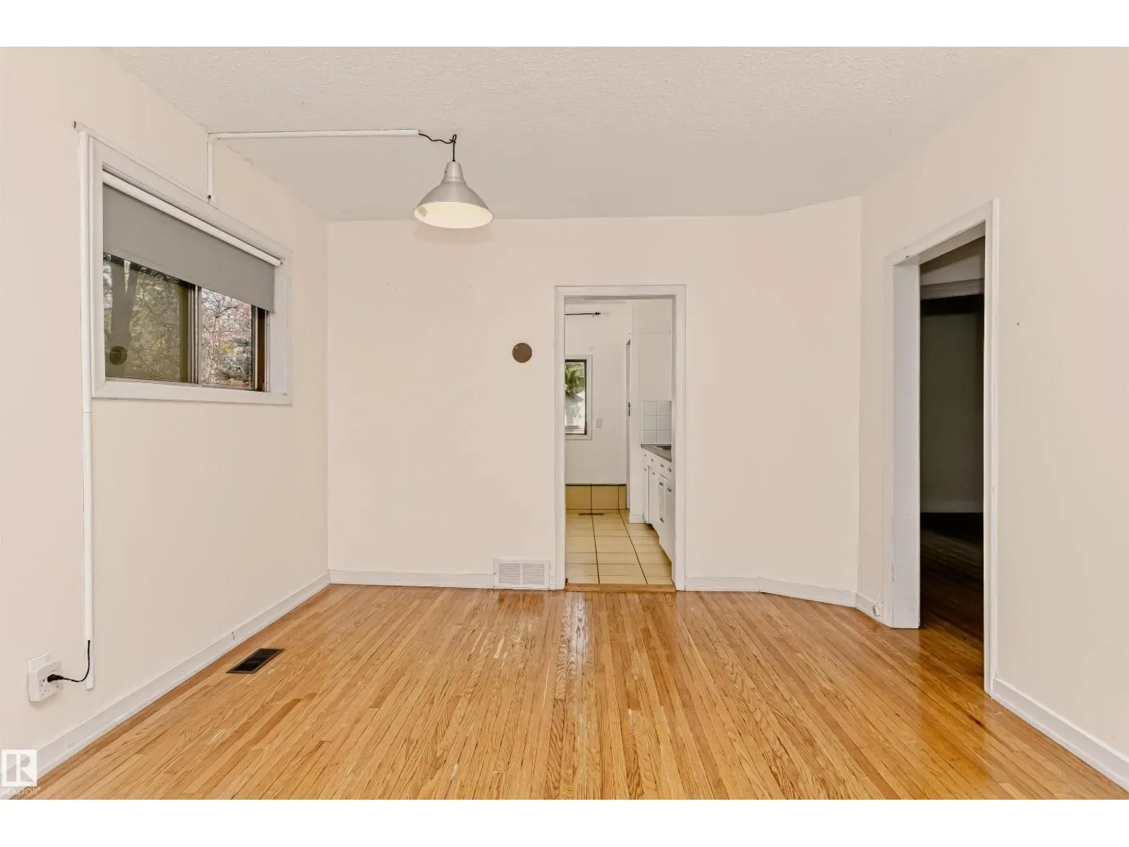 10922 84 AV NW
