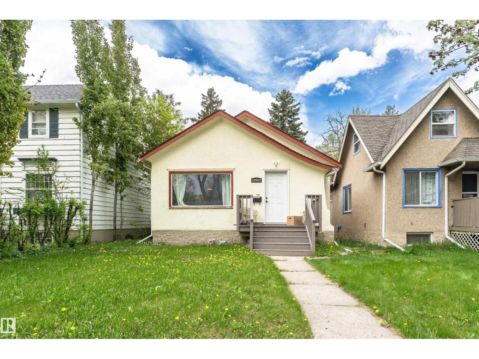 10922 84 AV NW