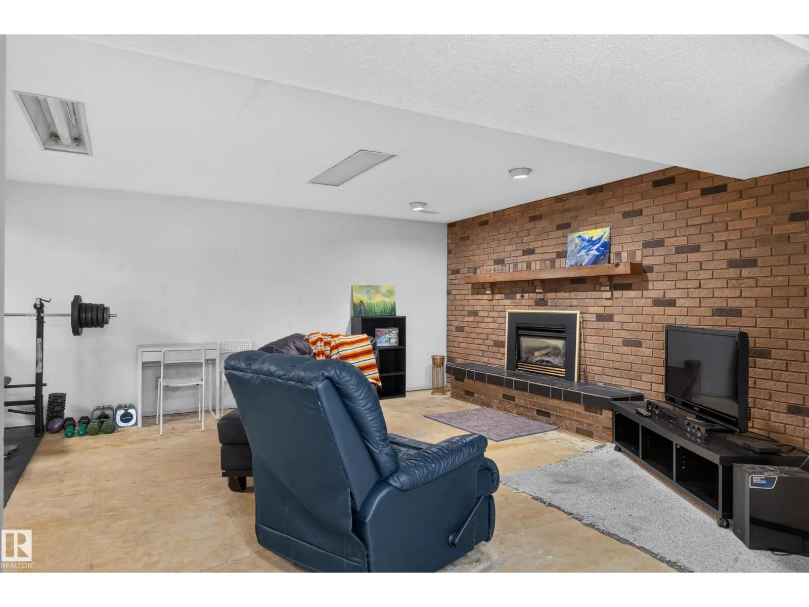 7216 44 AV NW NW