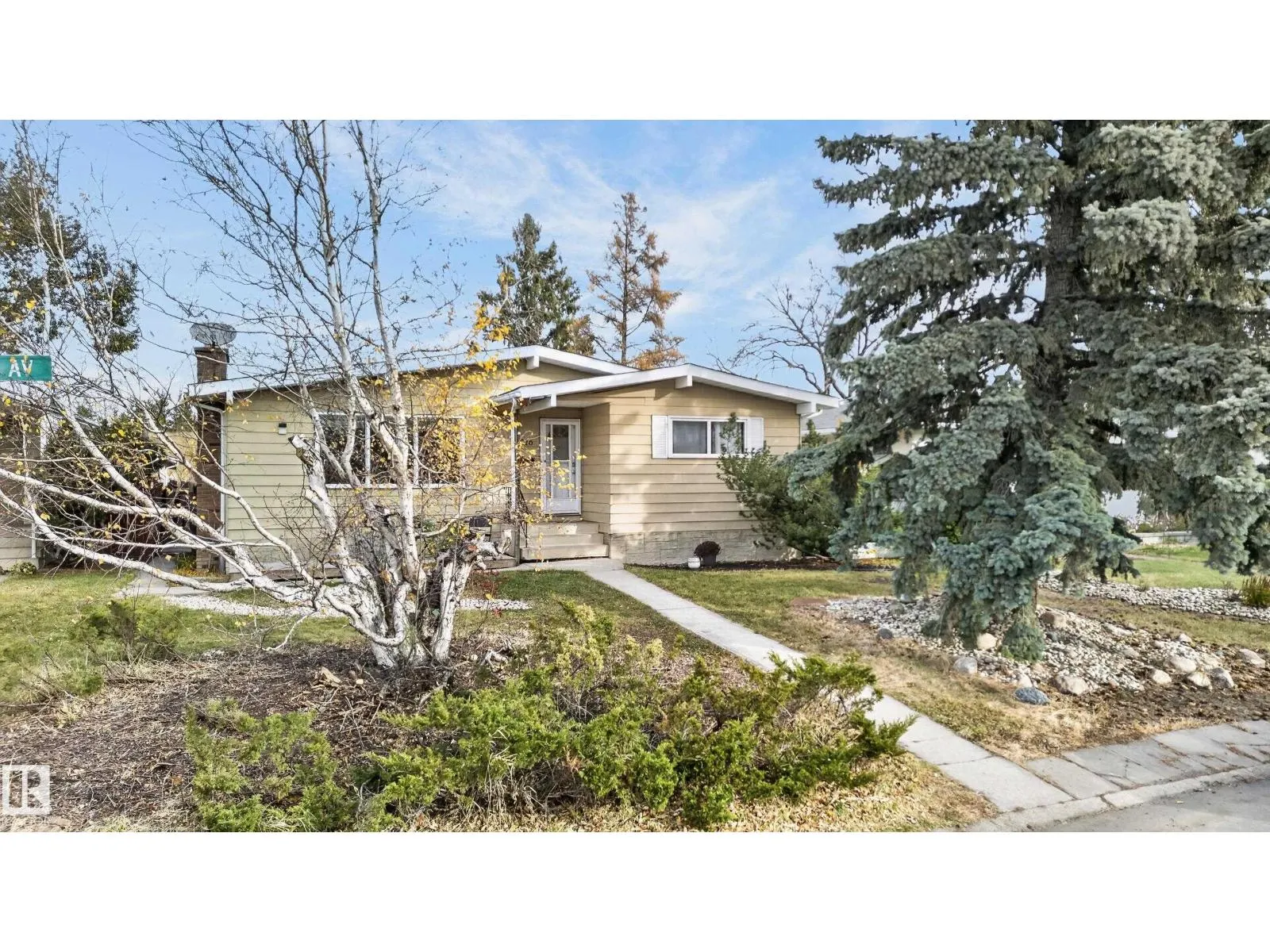 7216 44 AV NW NW