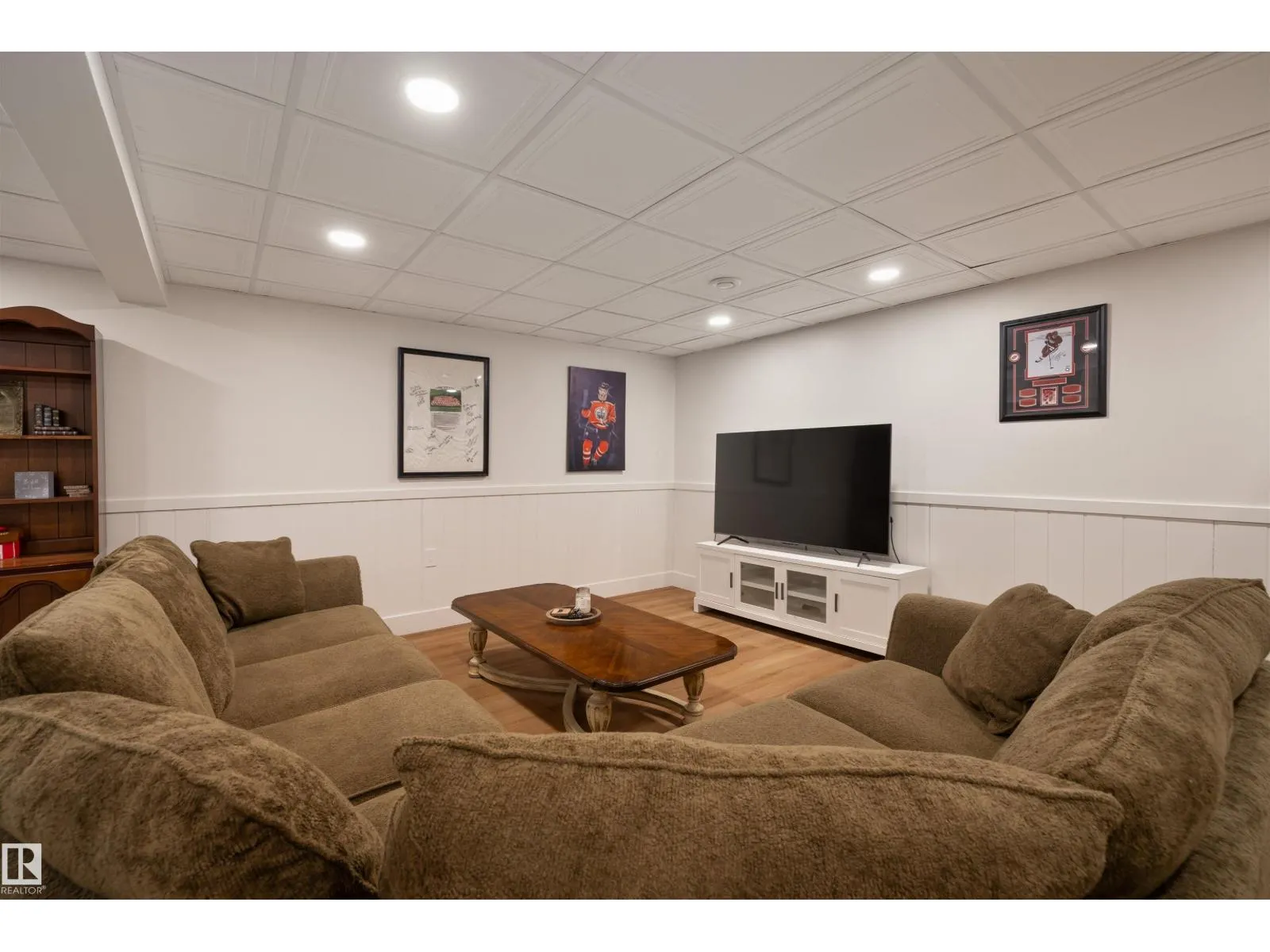 10563 35 AVE NW