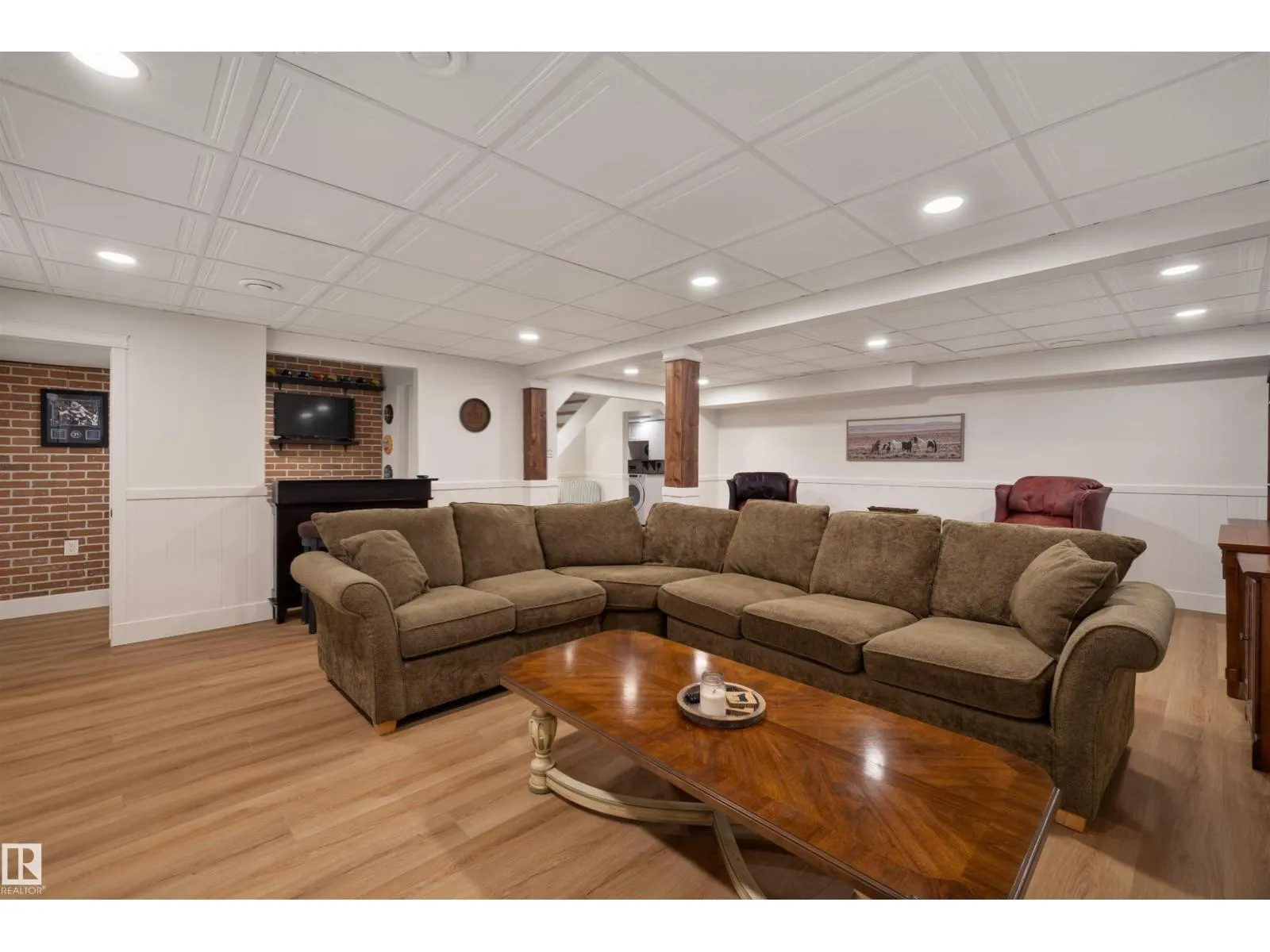 10563 35 AVE NW