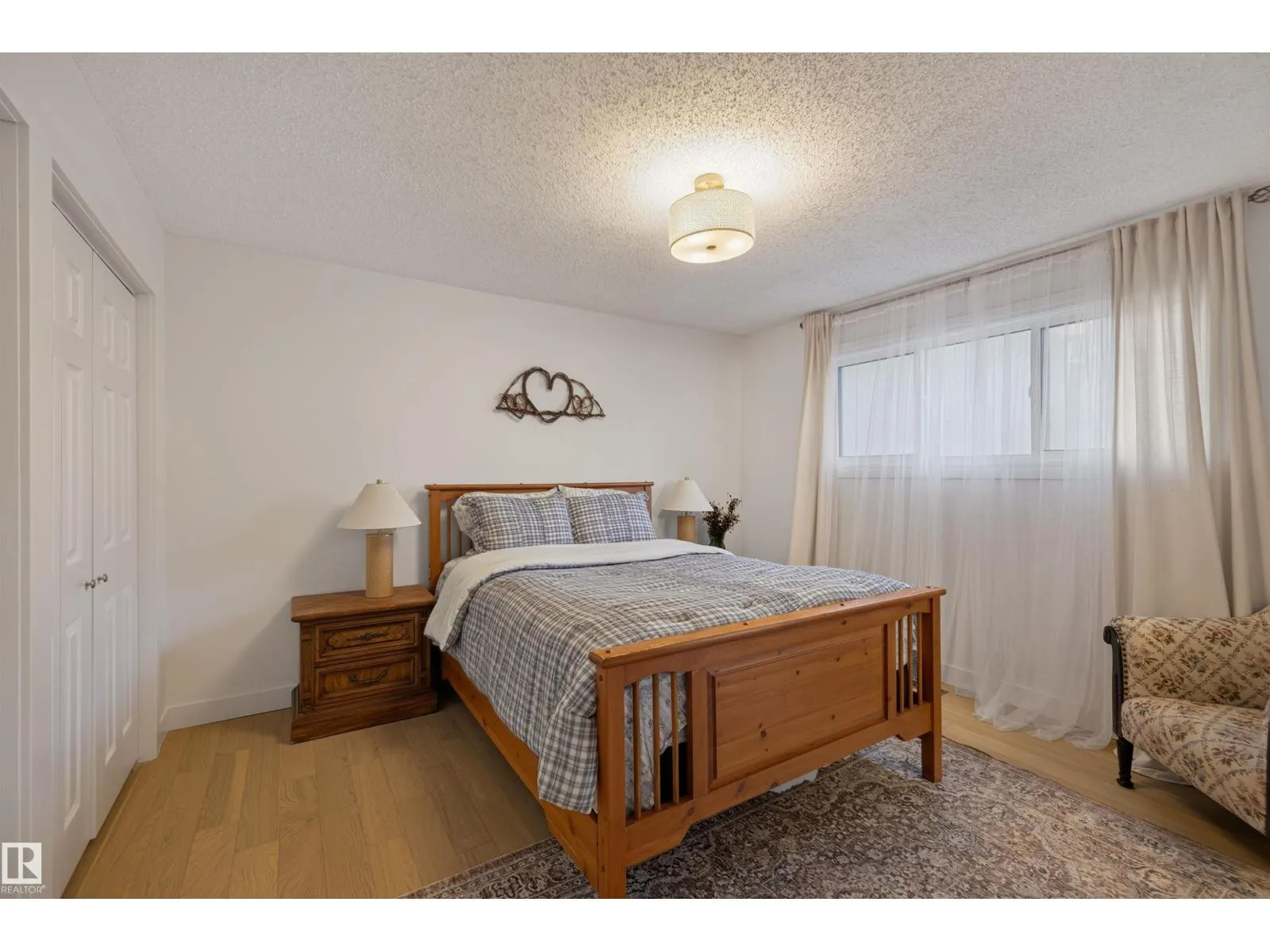 10563 35 AVE NW
