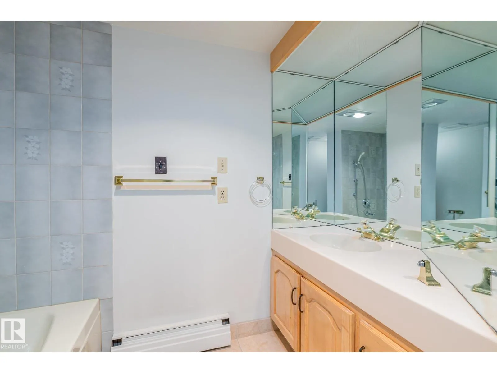 #9A 10050 118 ST NW NW