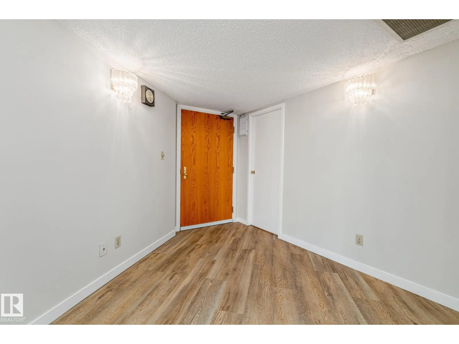 #9A 10050 118 ST NW NW