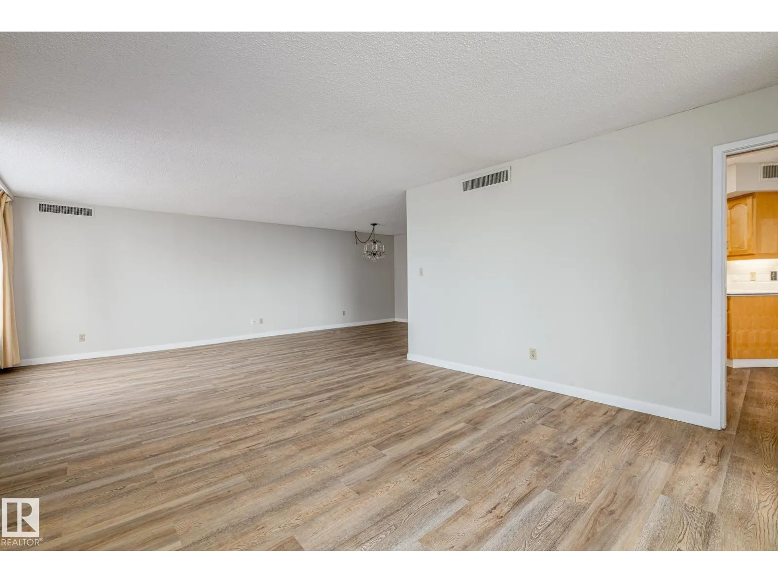#9A 10050 118 ST NW NW