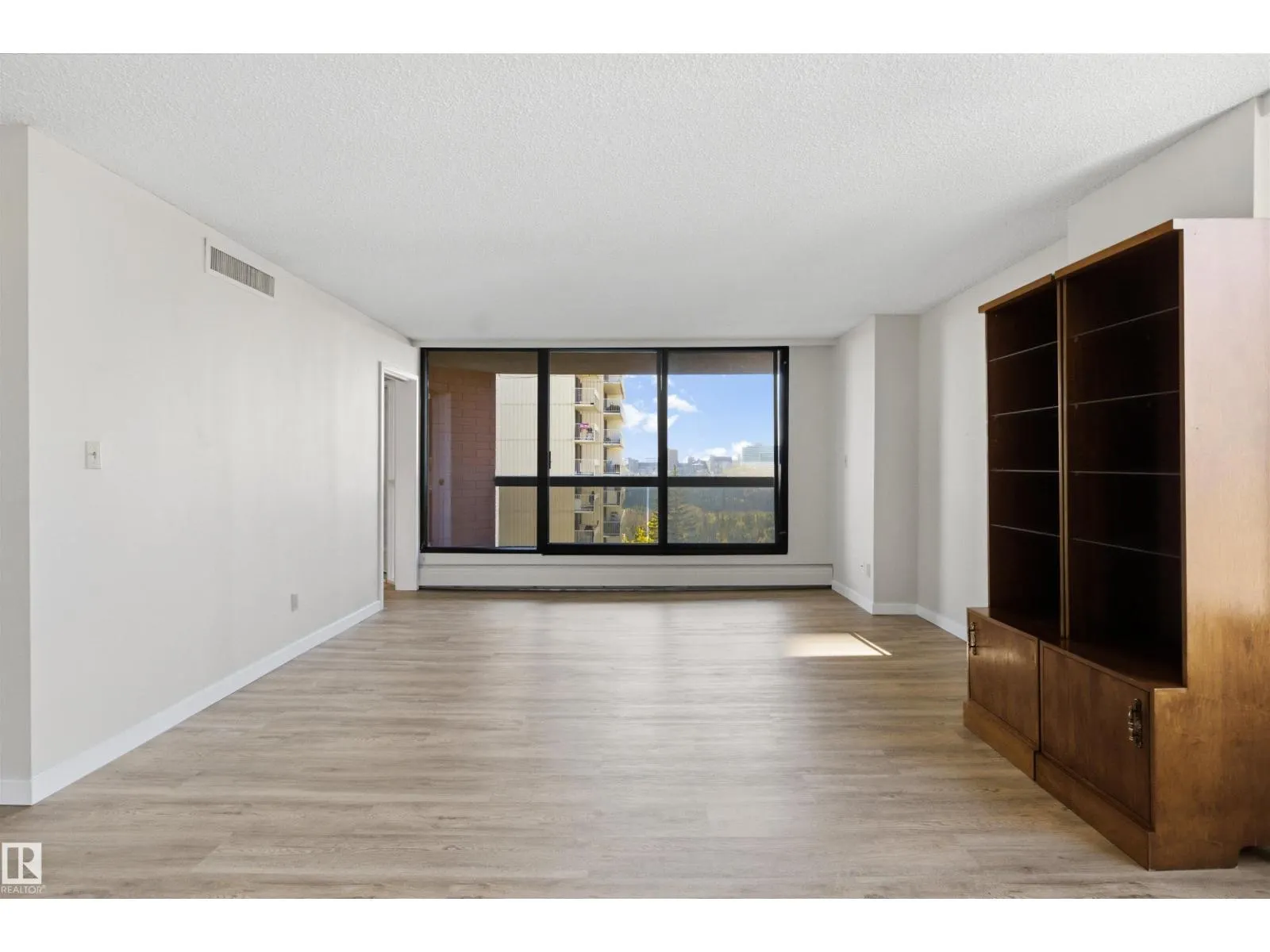 #9A 10050 118 ST NW NW