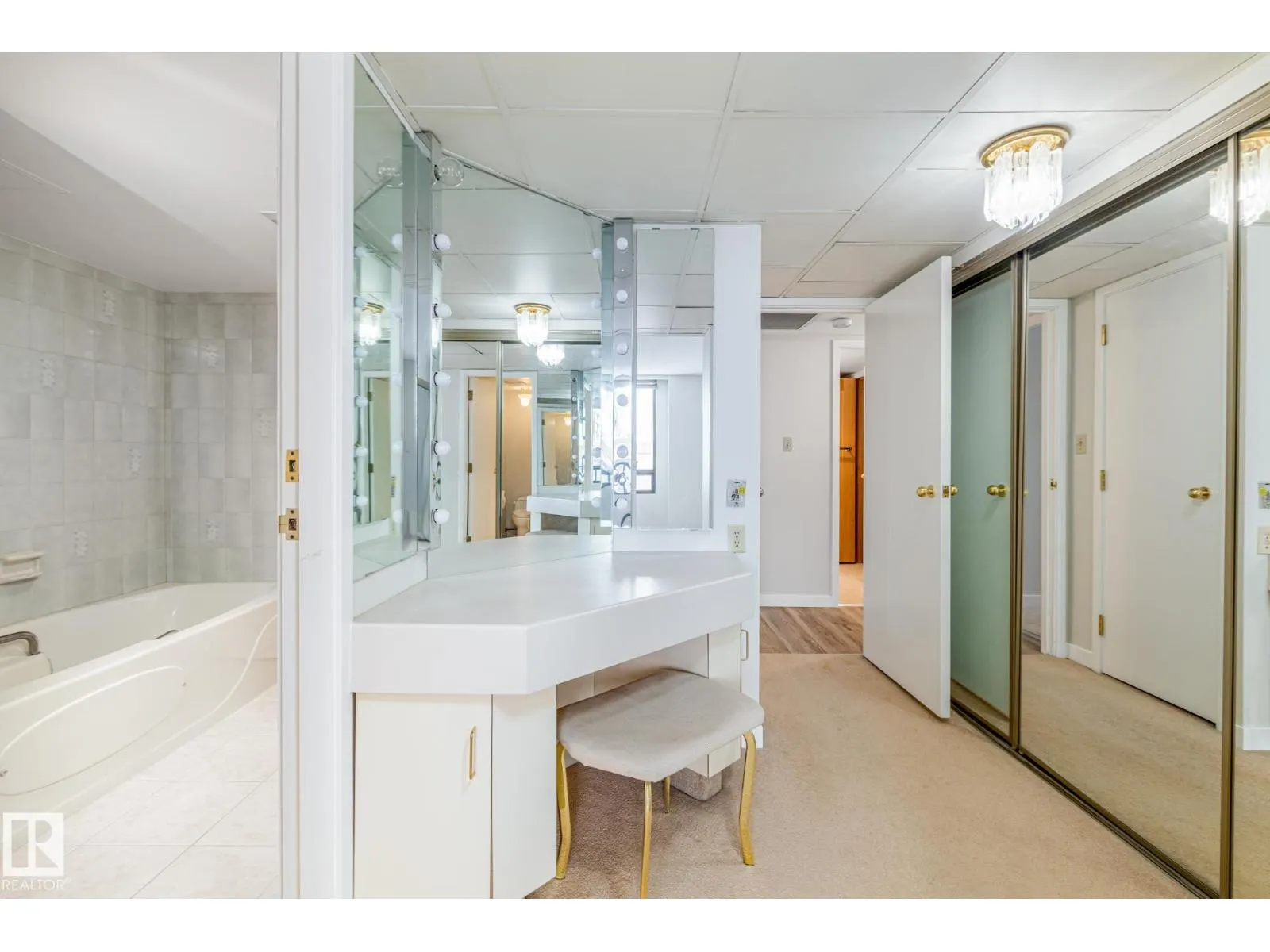 #9A 10050 118 ST NW NW