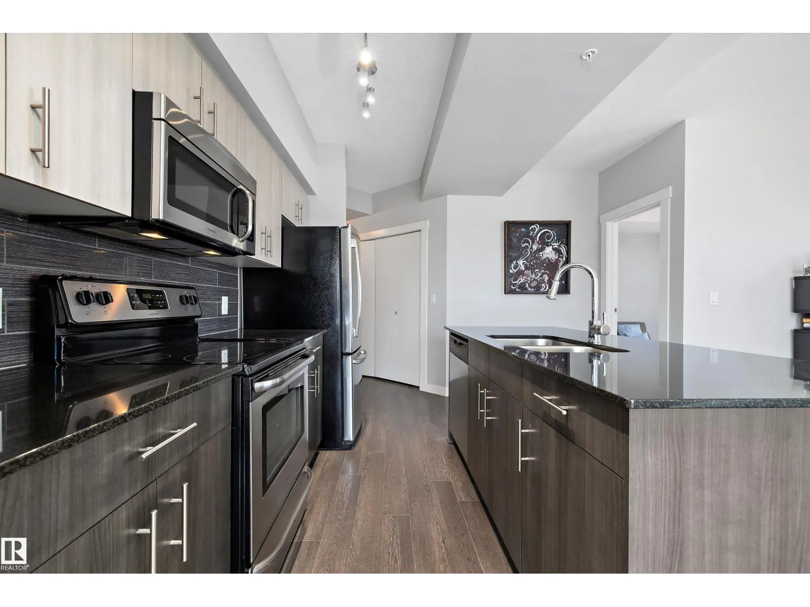 #1804 10226 104 ST NW